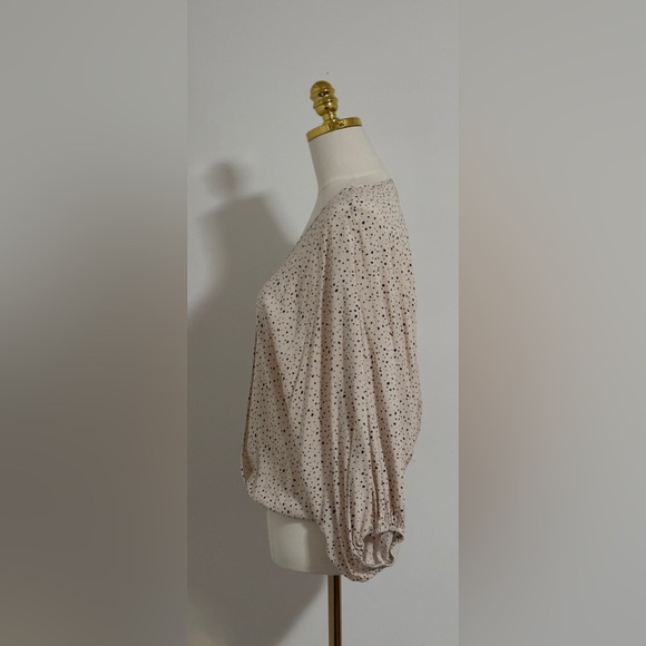 Blouse Size Large. Puff Sleeve. SKU 9 feminine flowy - Picture 3 of 9